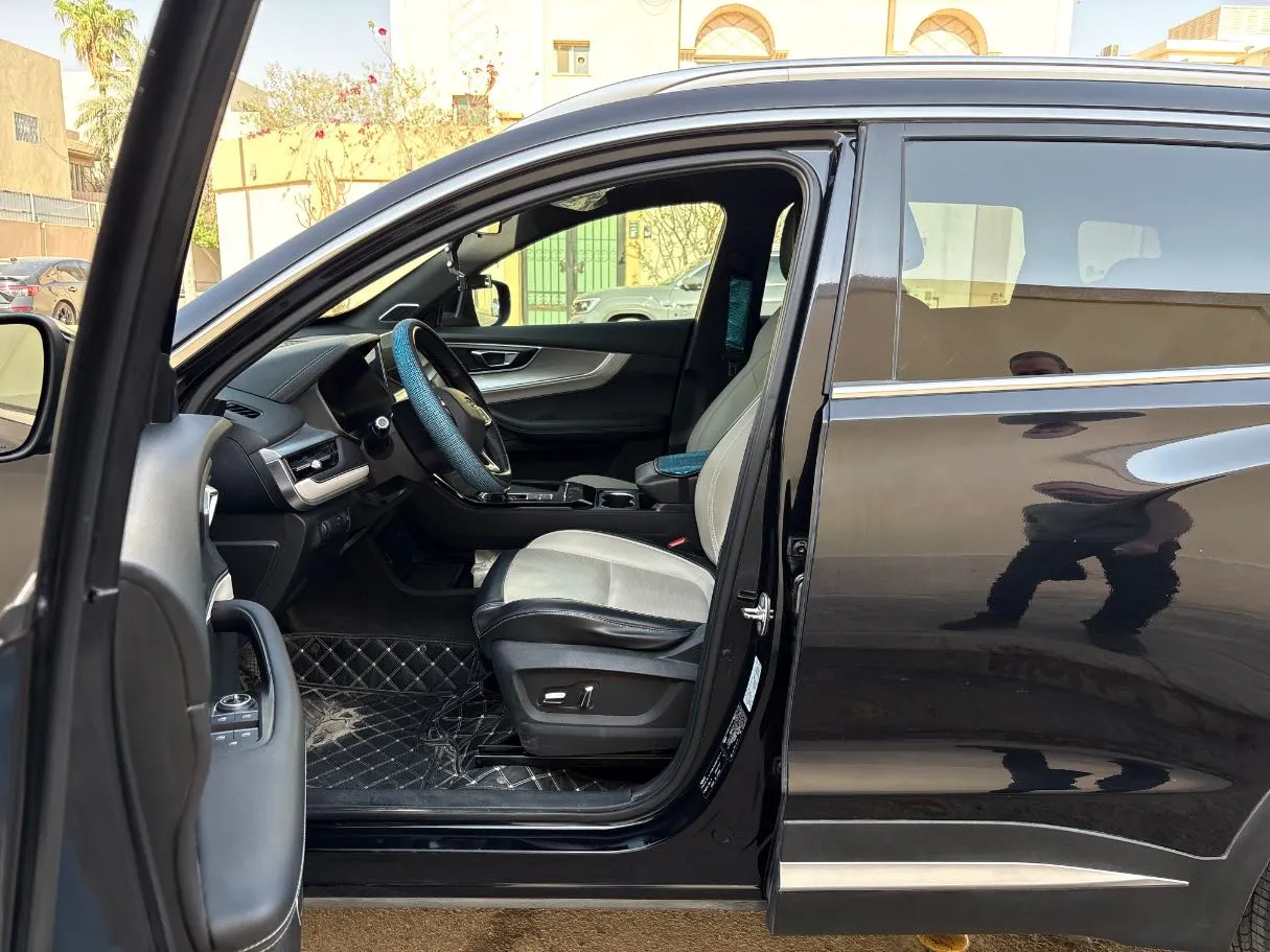 Car image 11