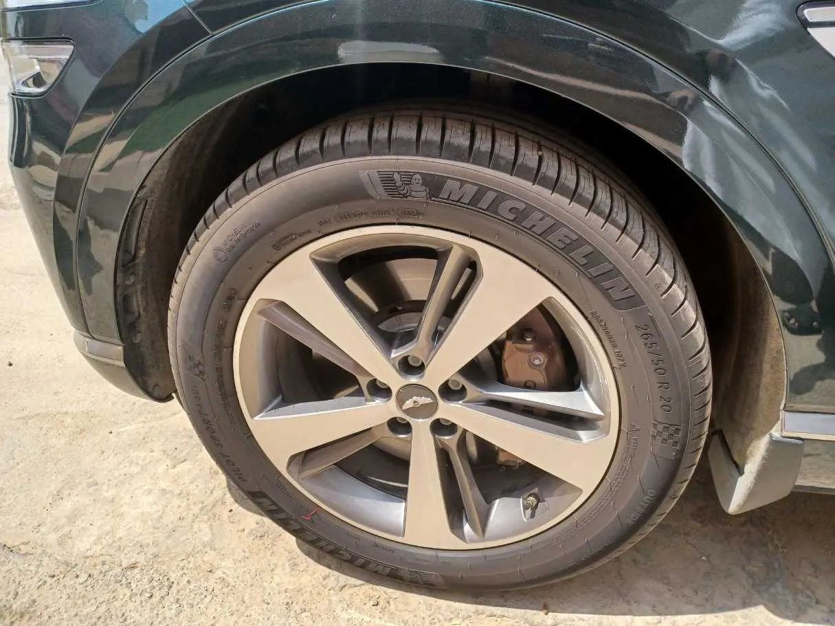 Car image 9