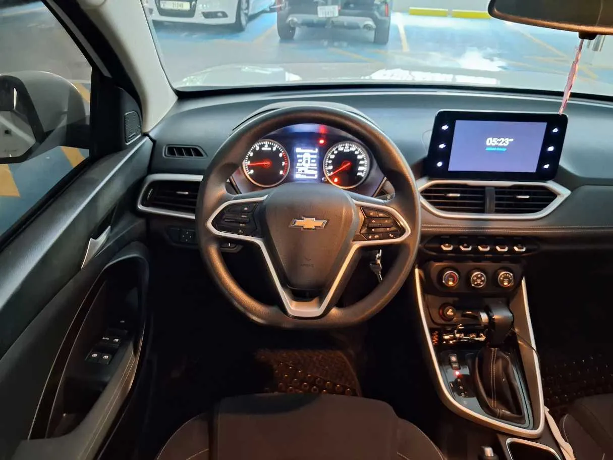 Car image 15