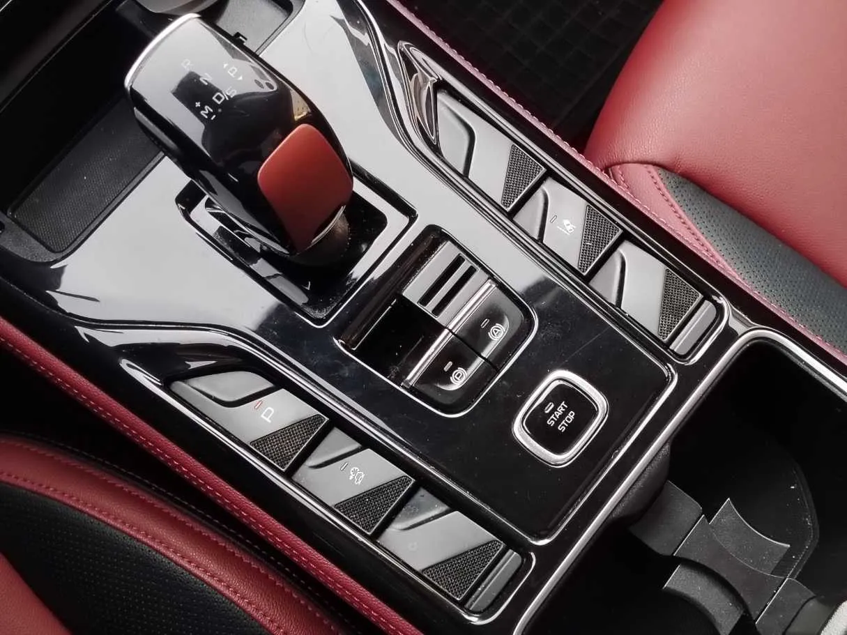 Car image 22