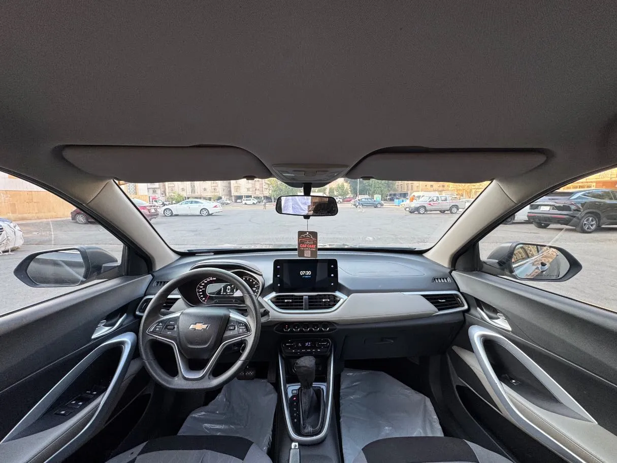 Car image 17