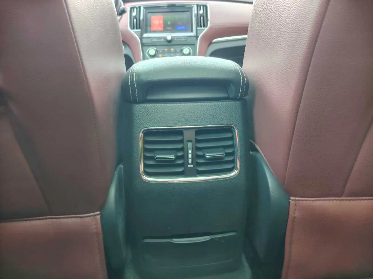 Car image 30