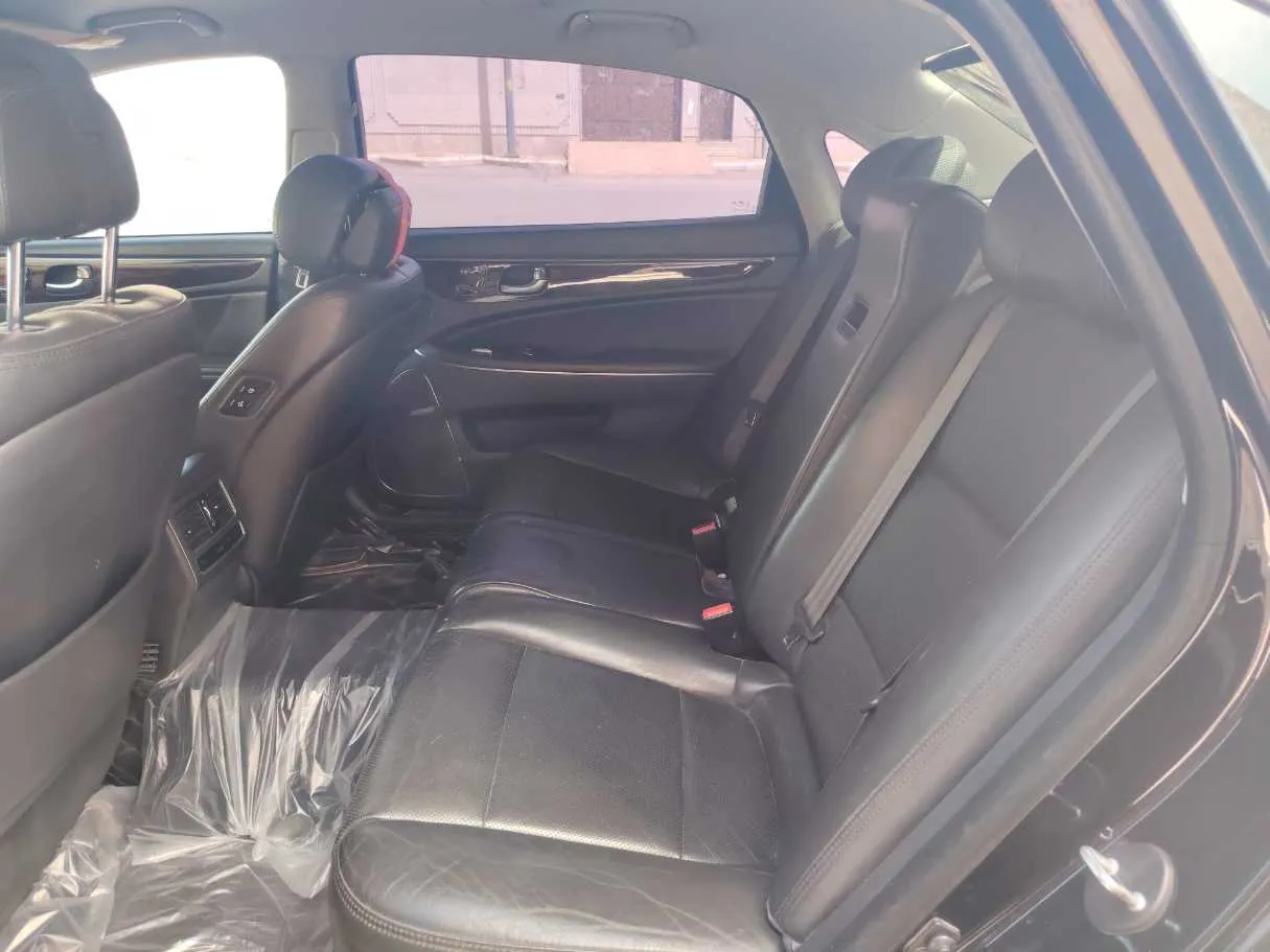 Car image 16