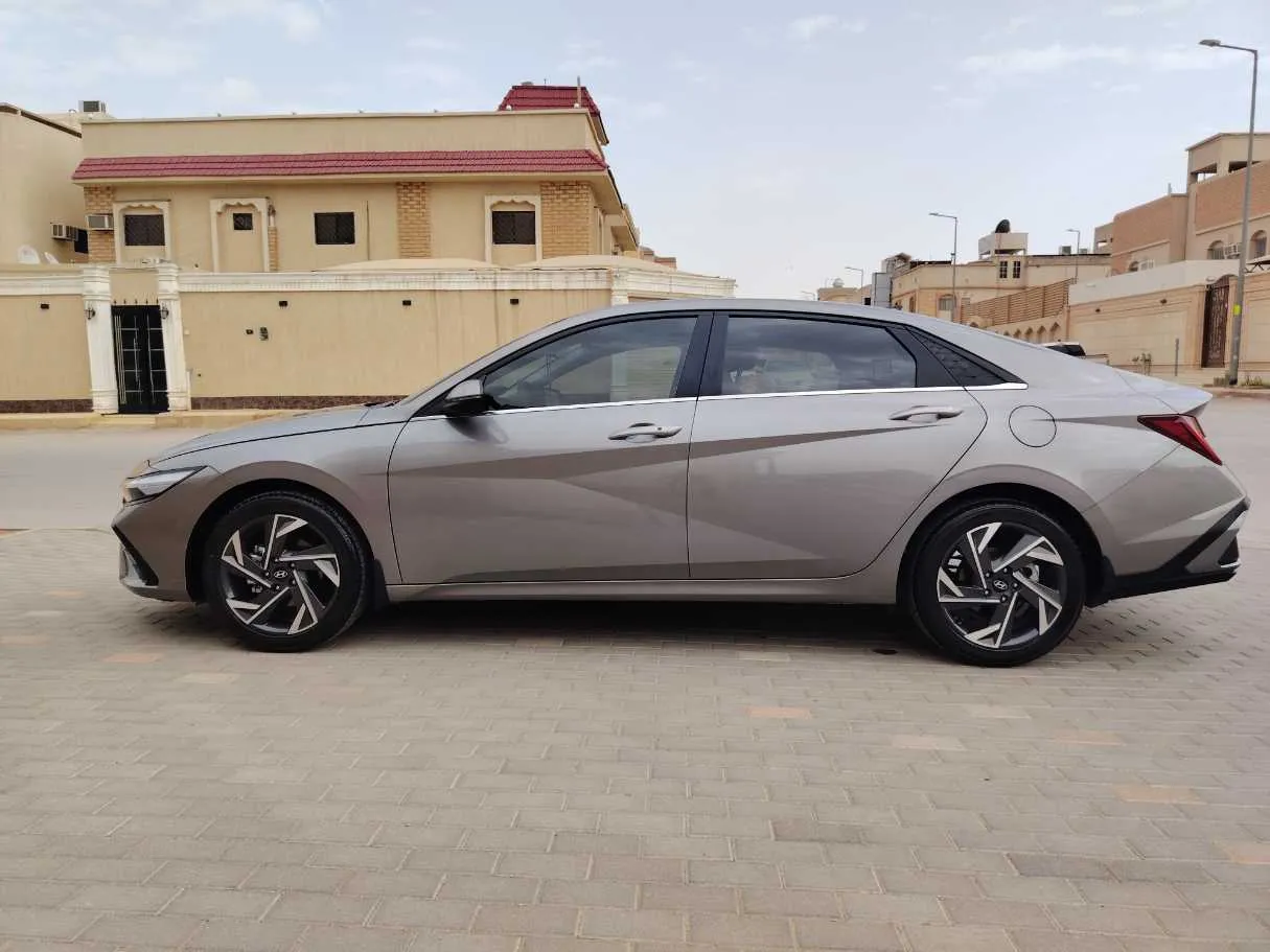 Car image 8