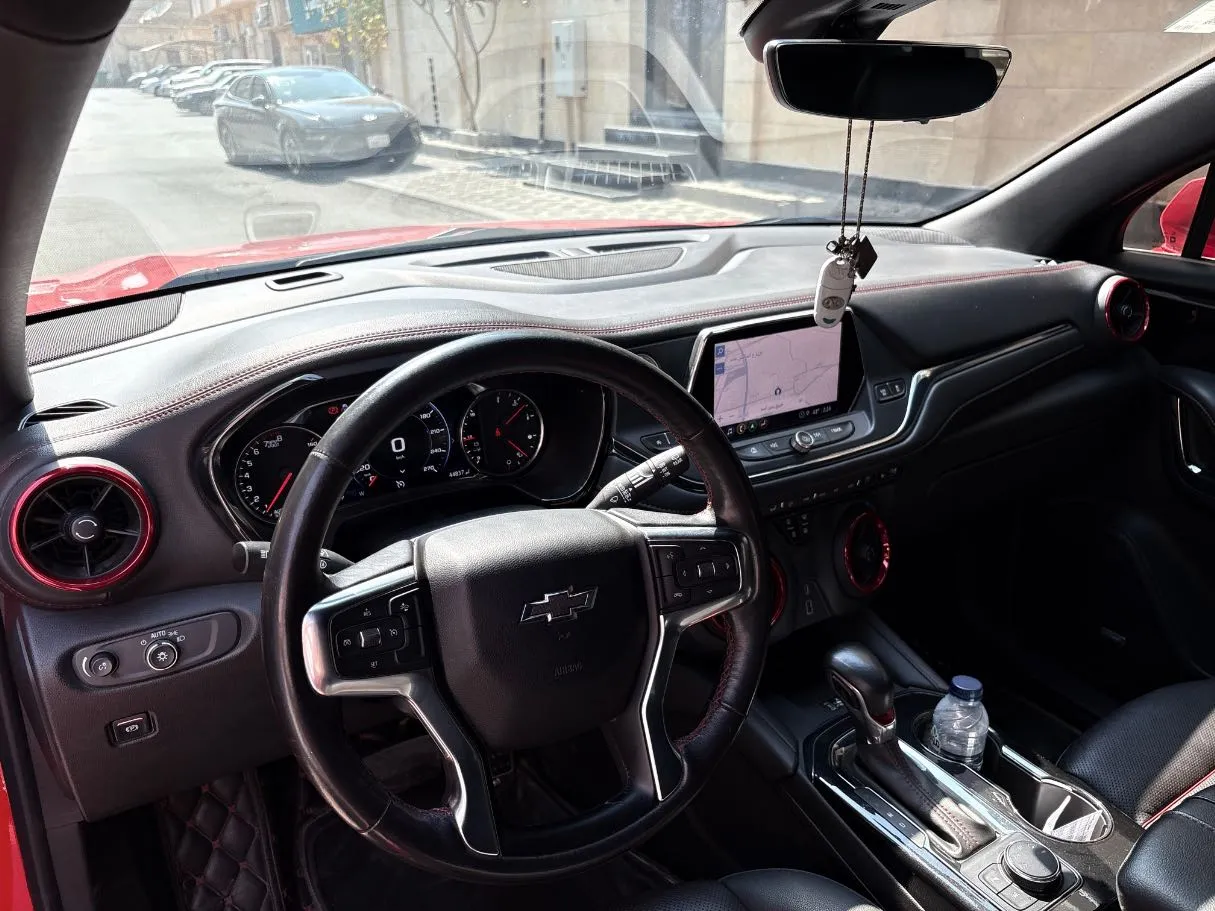Car image 12