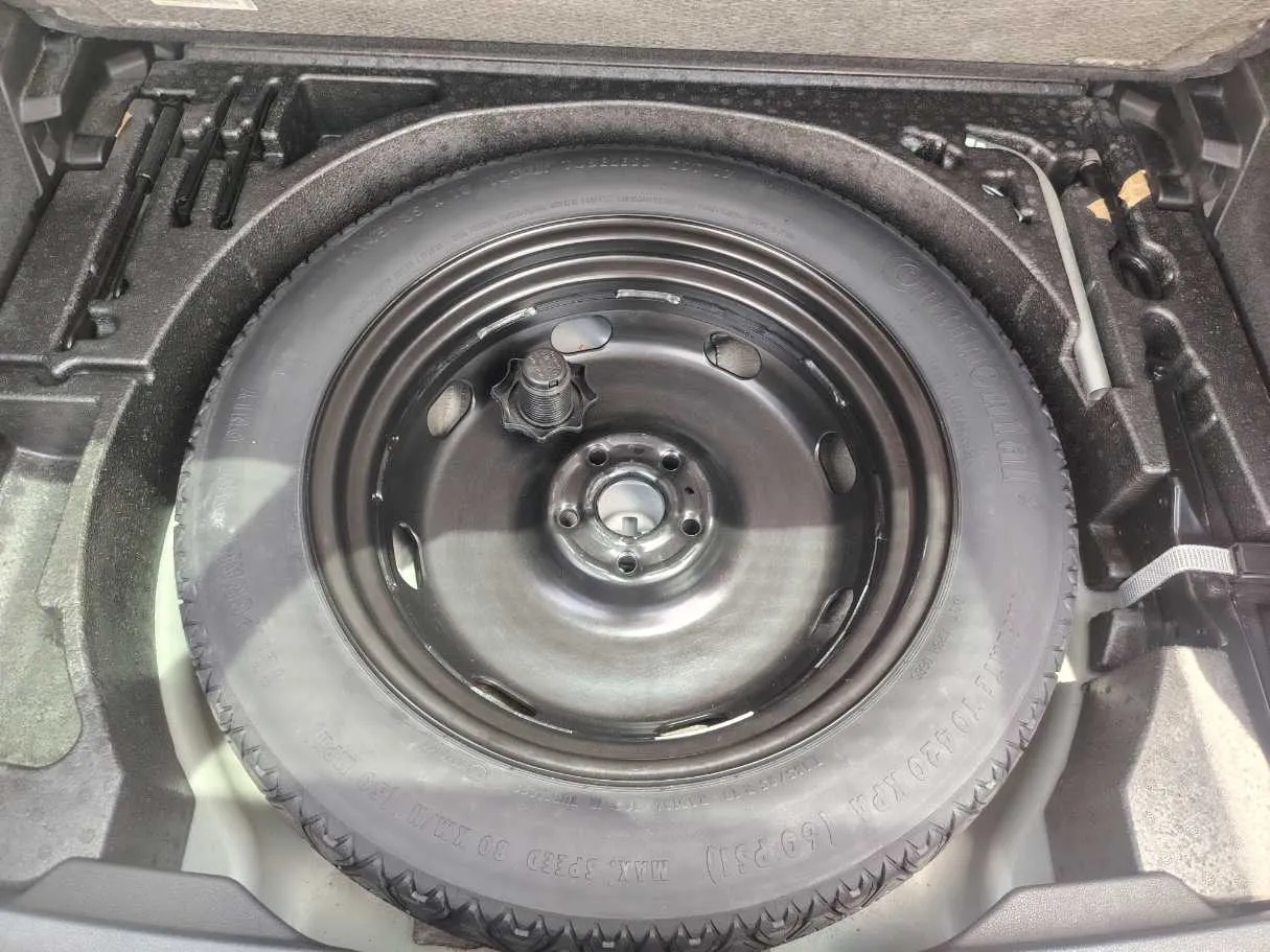 Car image 29