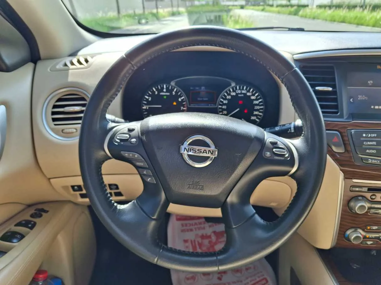 Car image 17