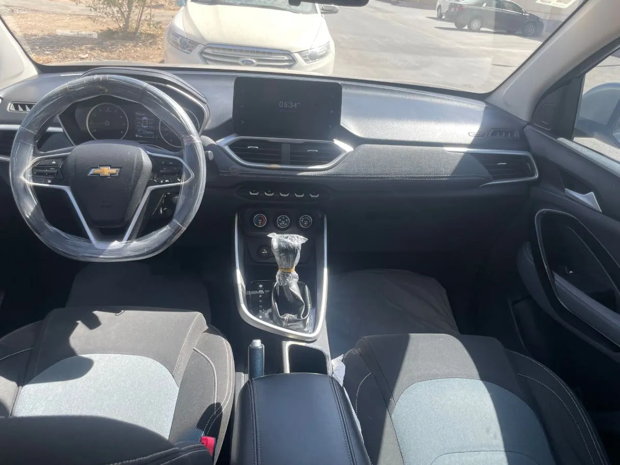 Car image 16