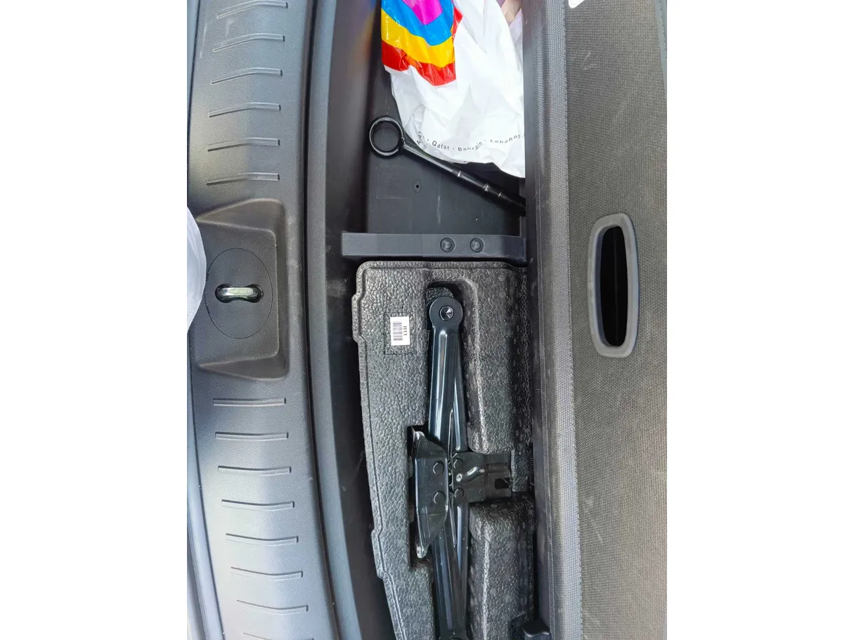 Car image 33