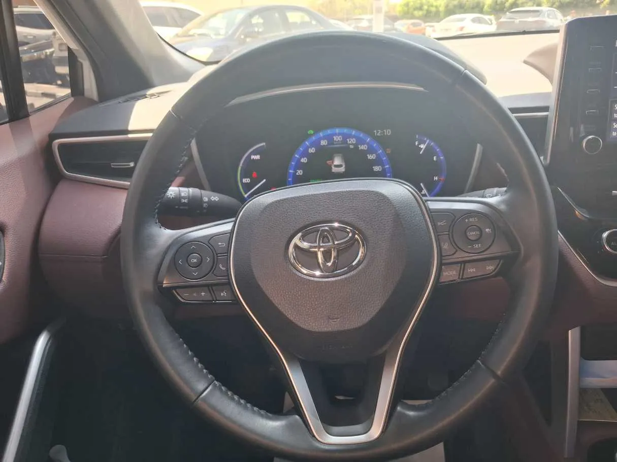 Car image 14