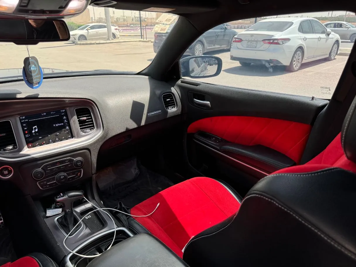 Car image 17