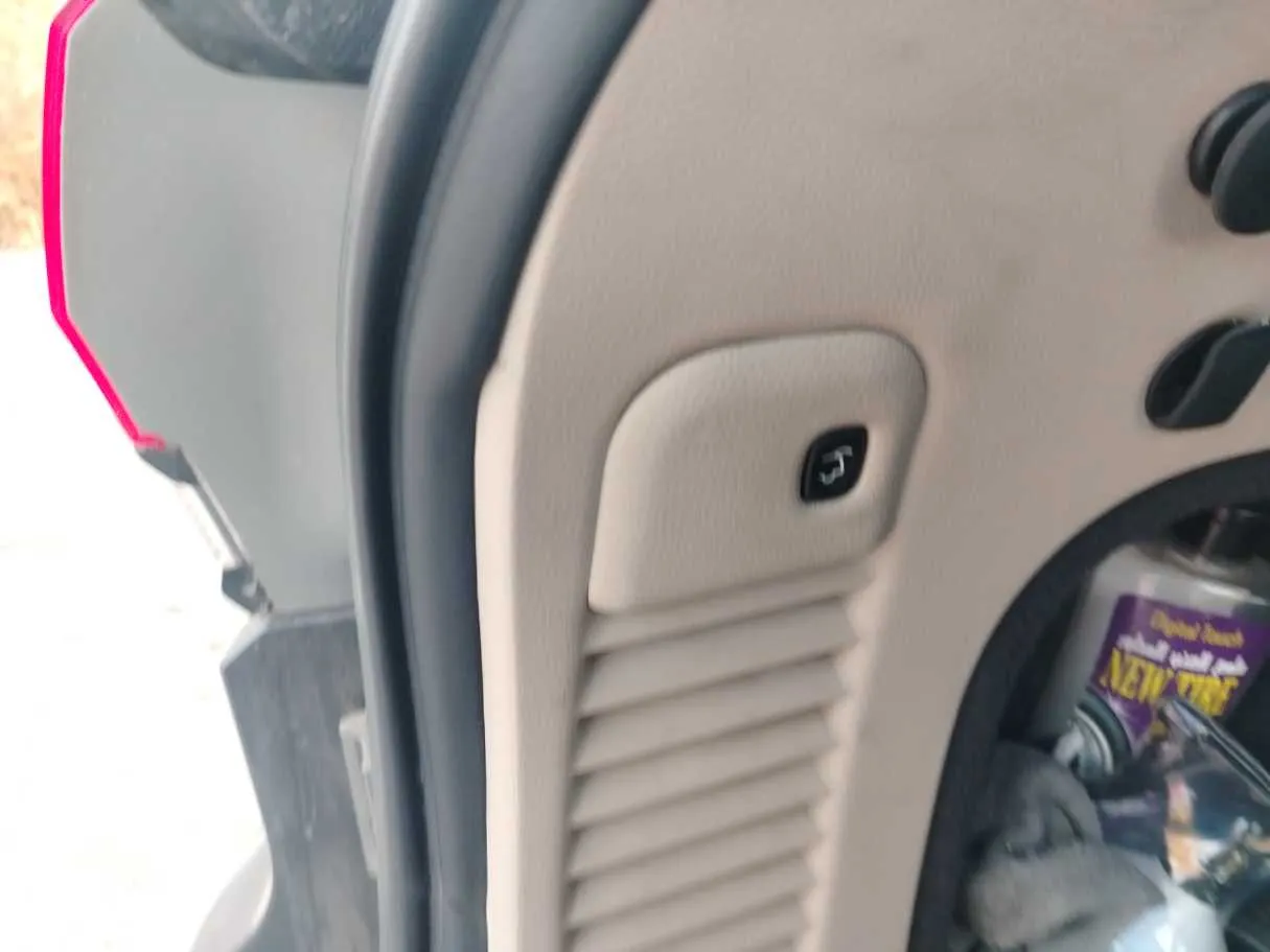 Car image 38