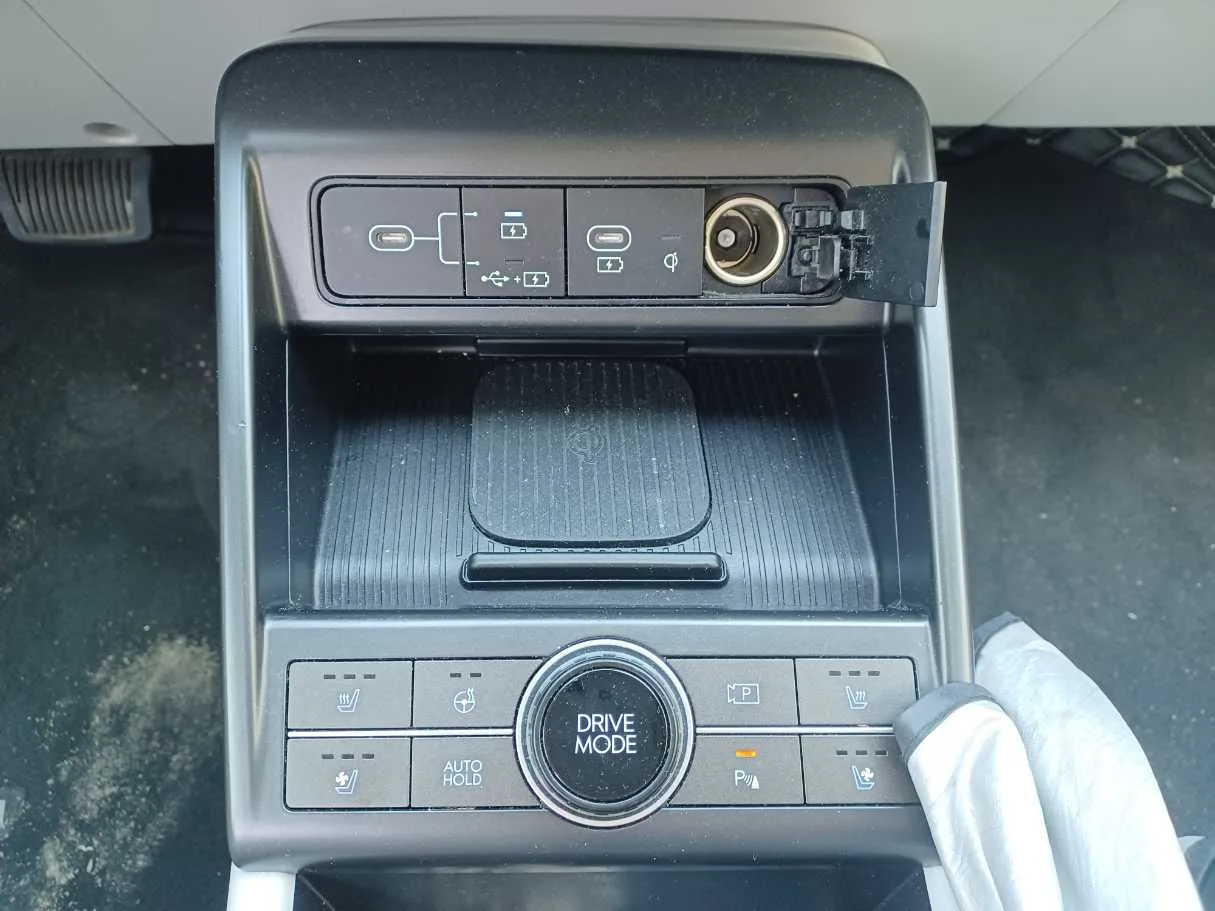 Car image 13