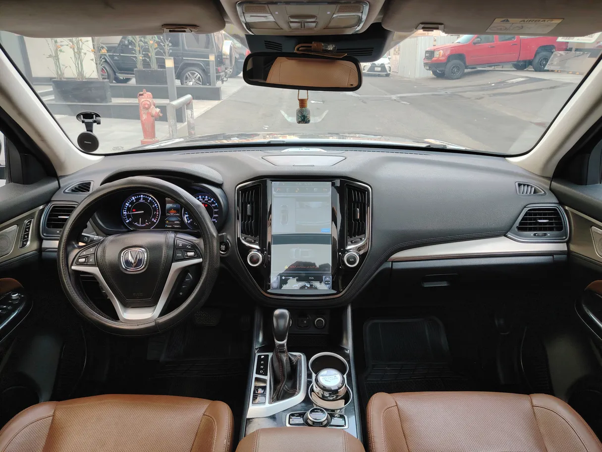 Car image 16