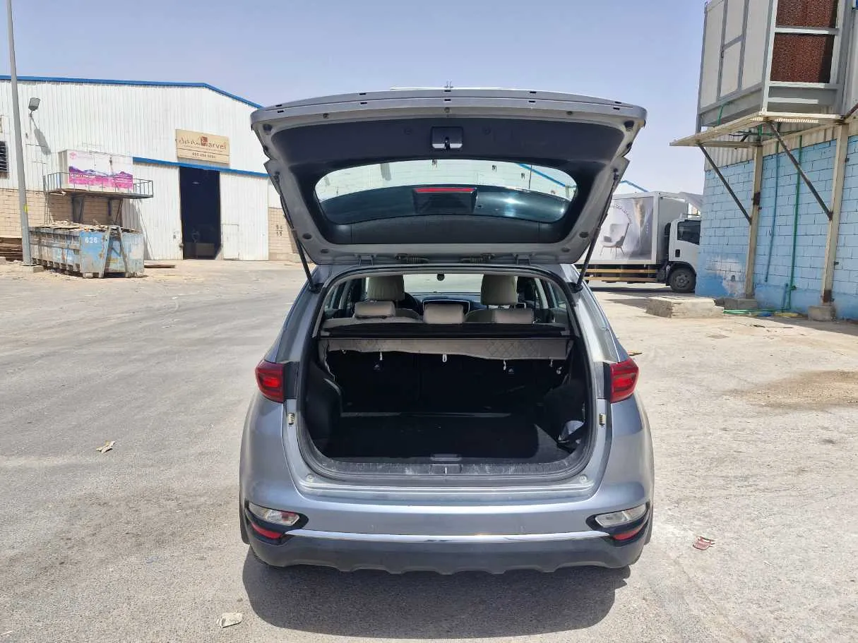 Car image 18