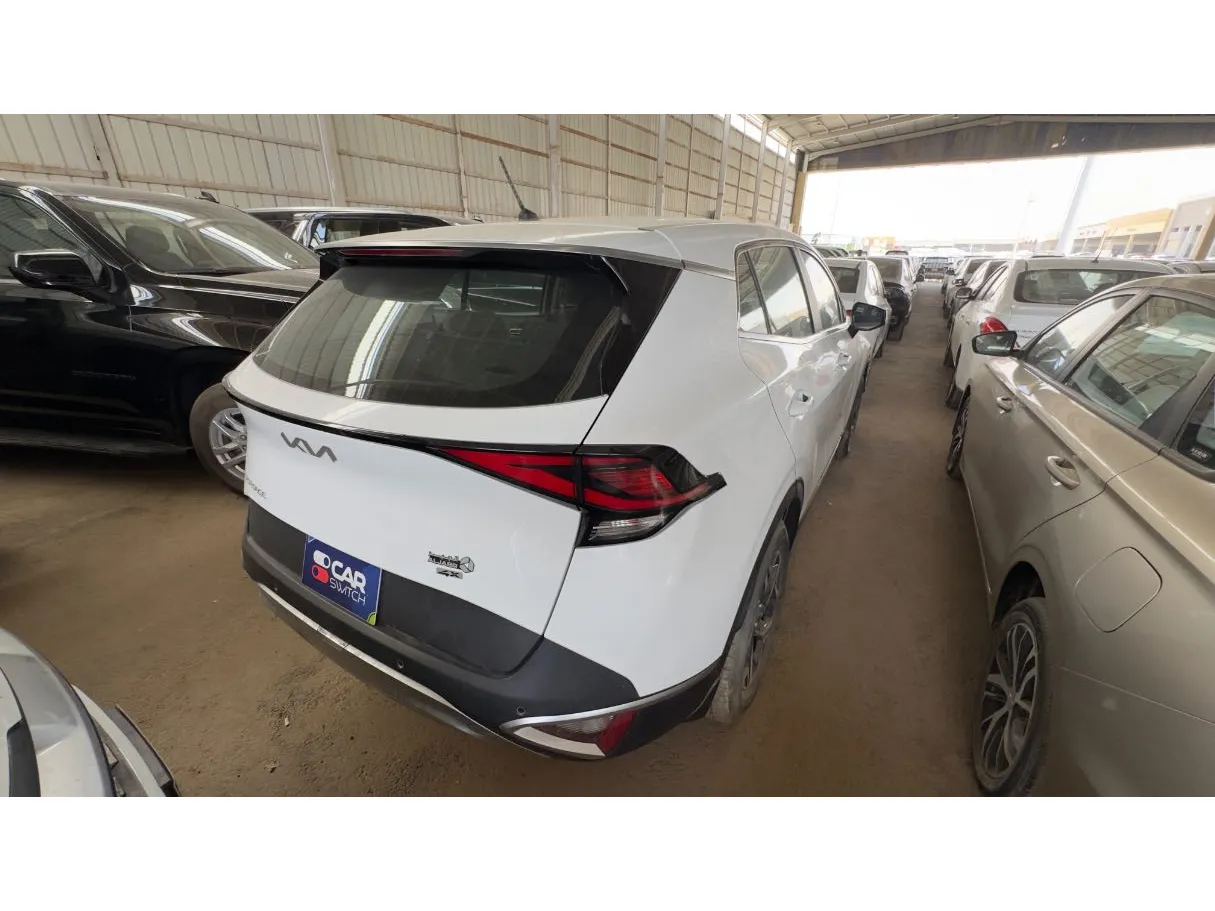 Car image 4