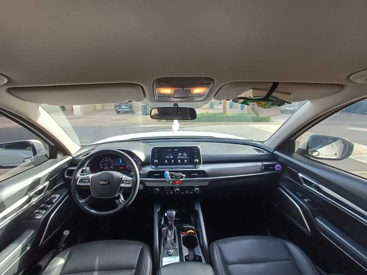 Car image 14