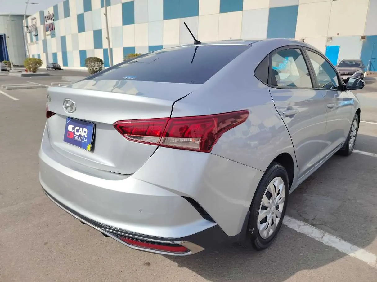 Car image 5