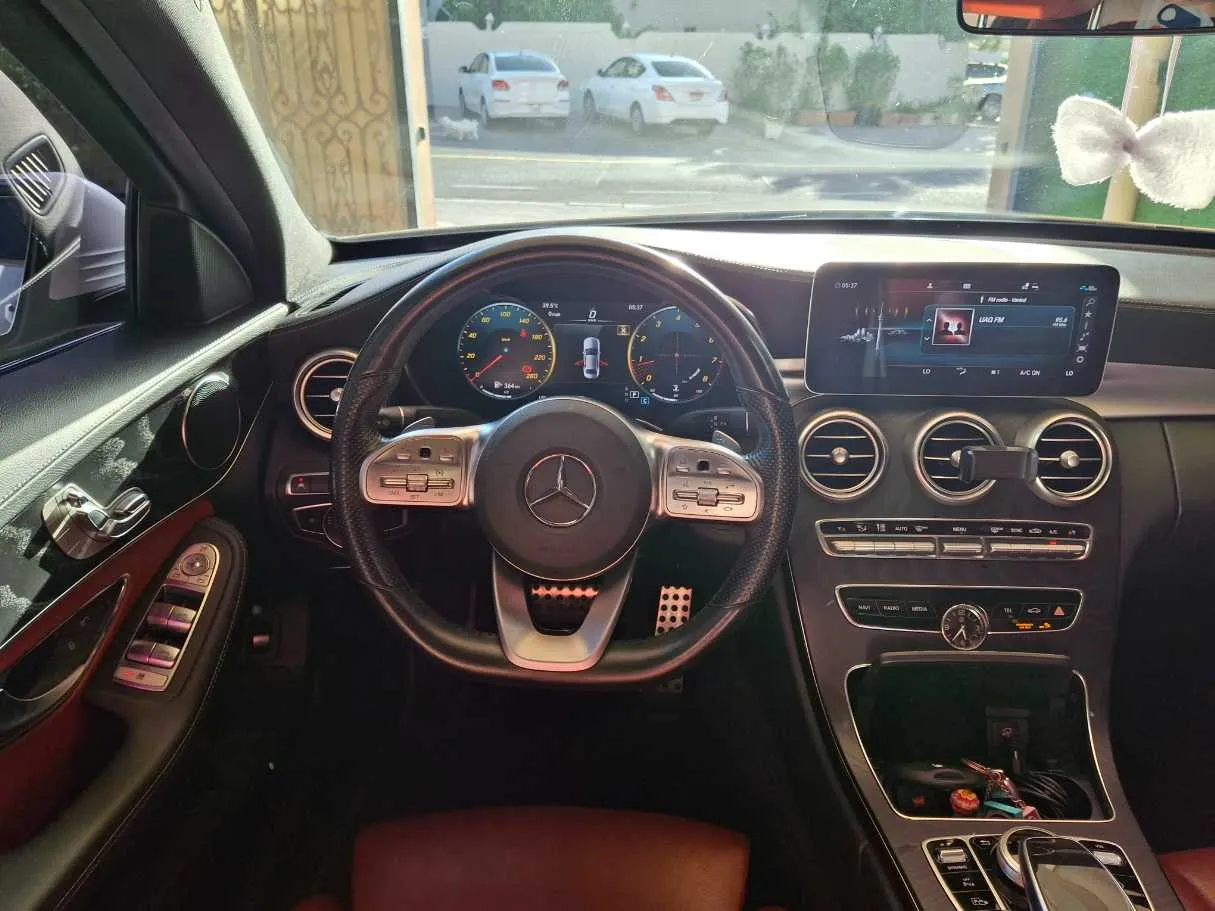 Car image 14