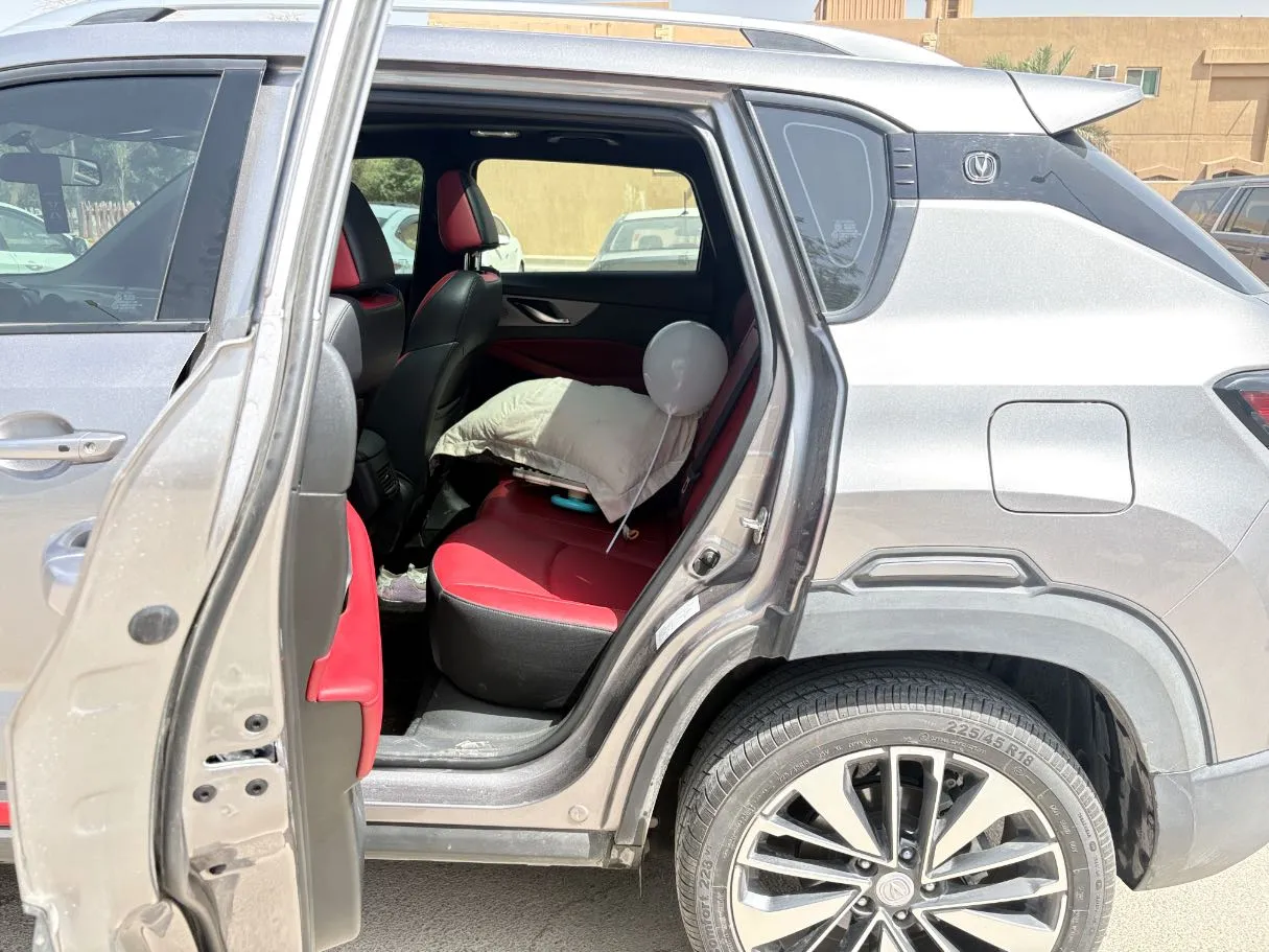 Car image 15