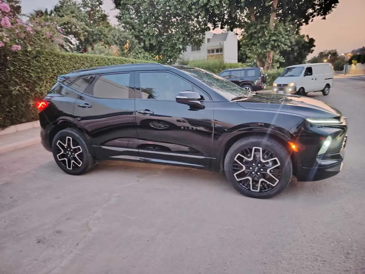 Car image 4