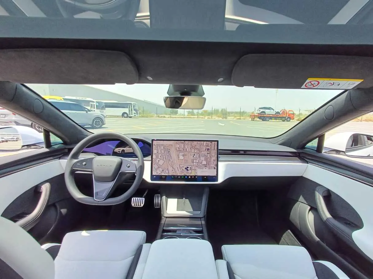 Car image 17