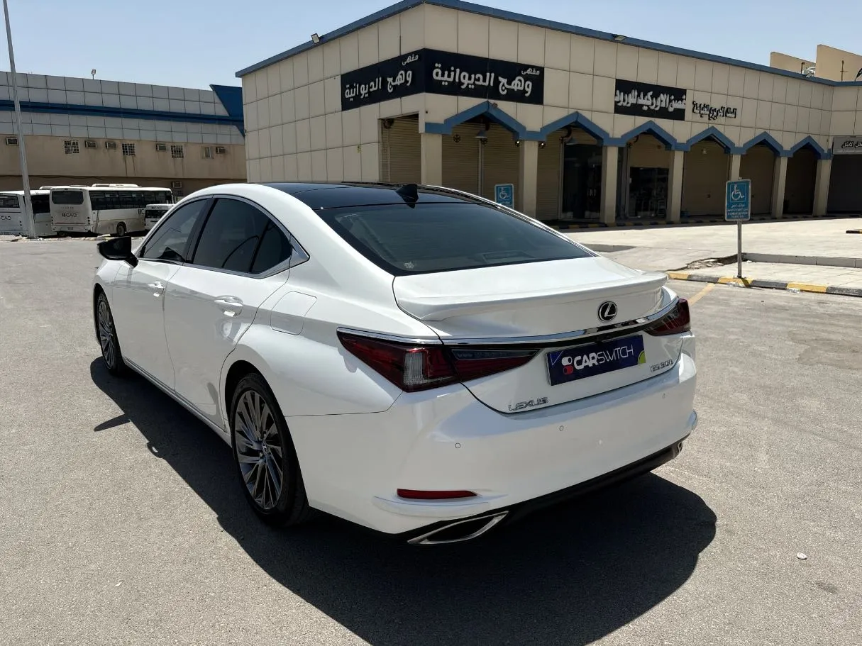 Car image 8