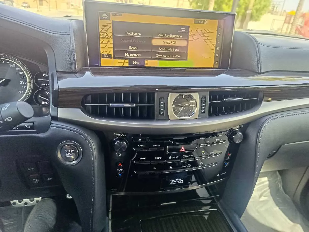 Car image 24