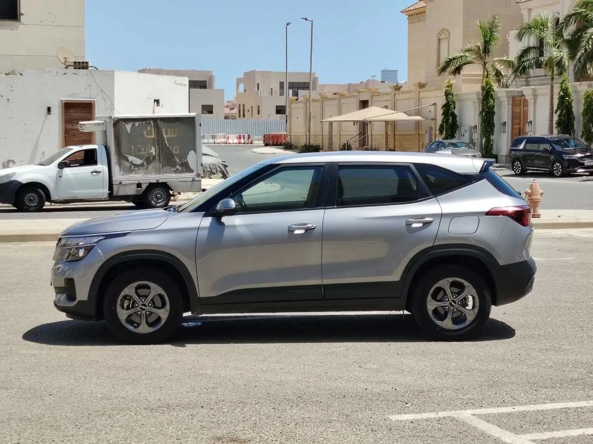 Car image 8