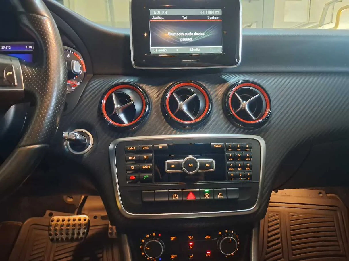 Car image 16