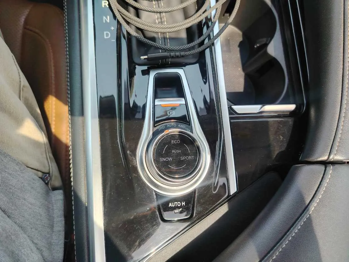 Car image 23