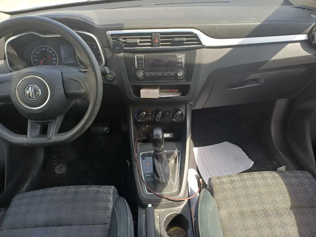 Car image 15