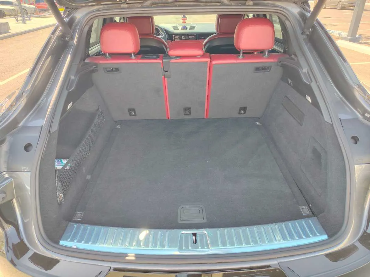 Car image 24