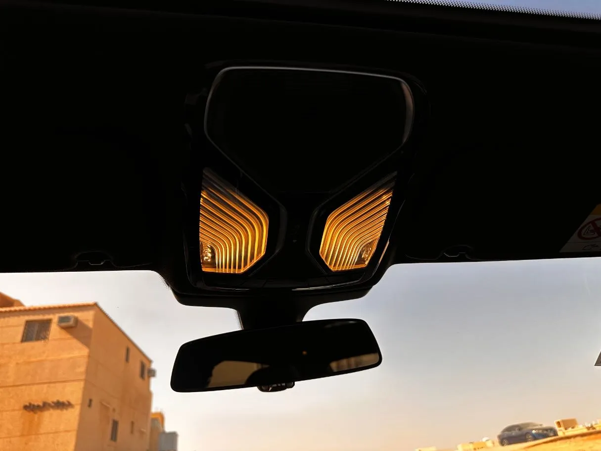 Car image 24