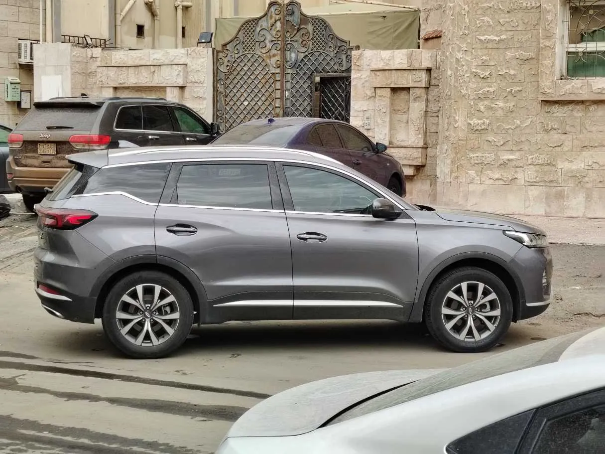 Car image 4
