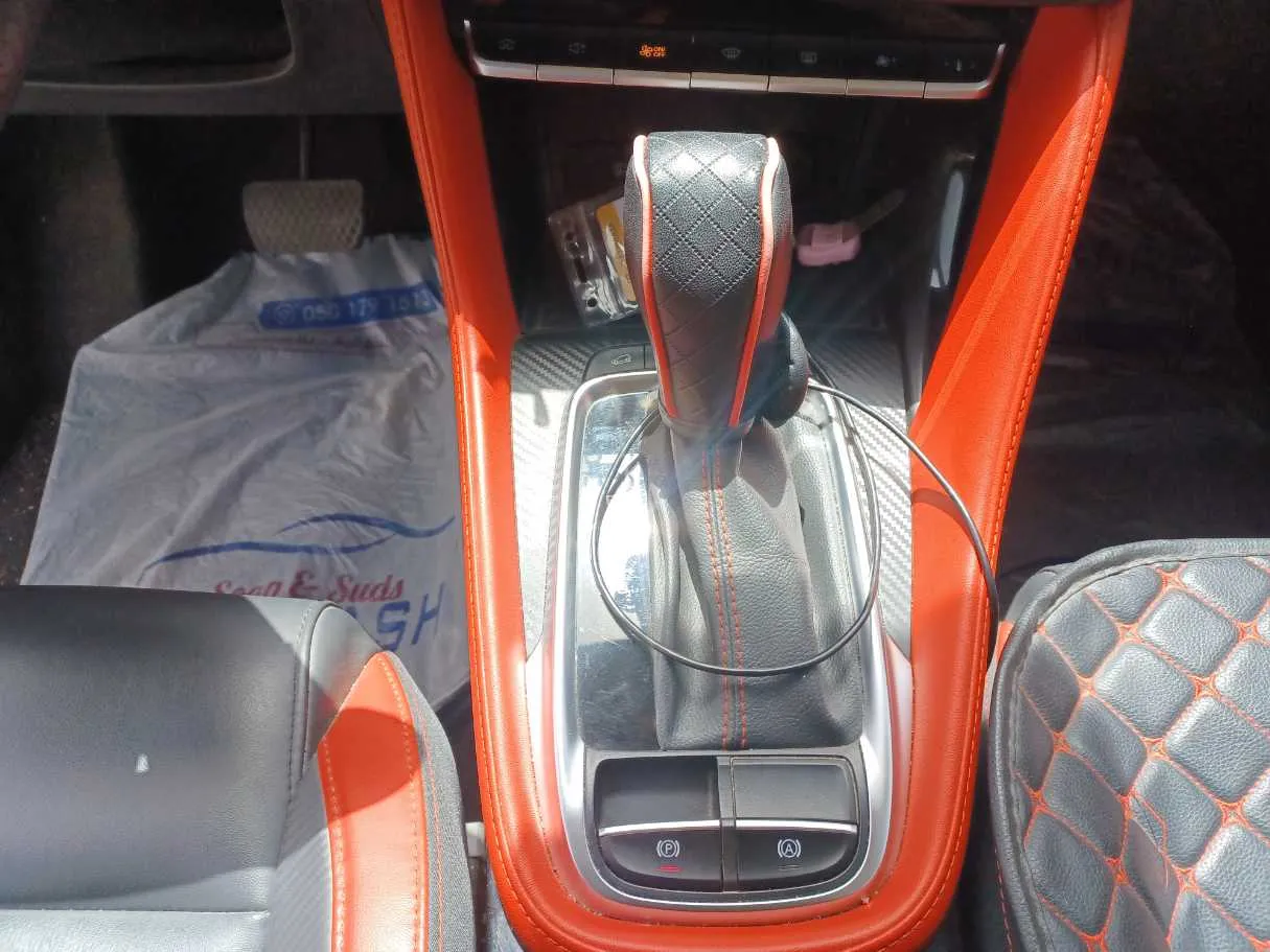 Car image 14