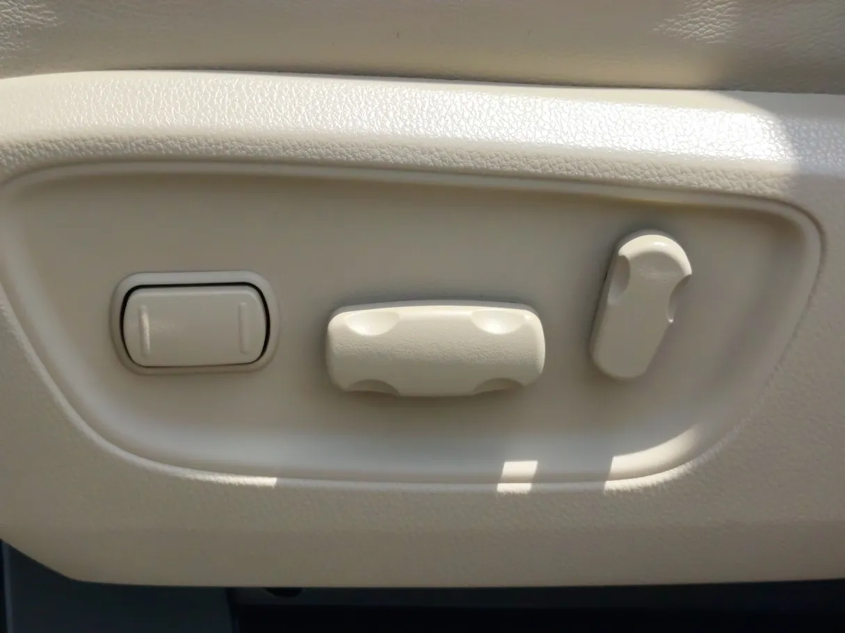 Car image 29