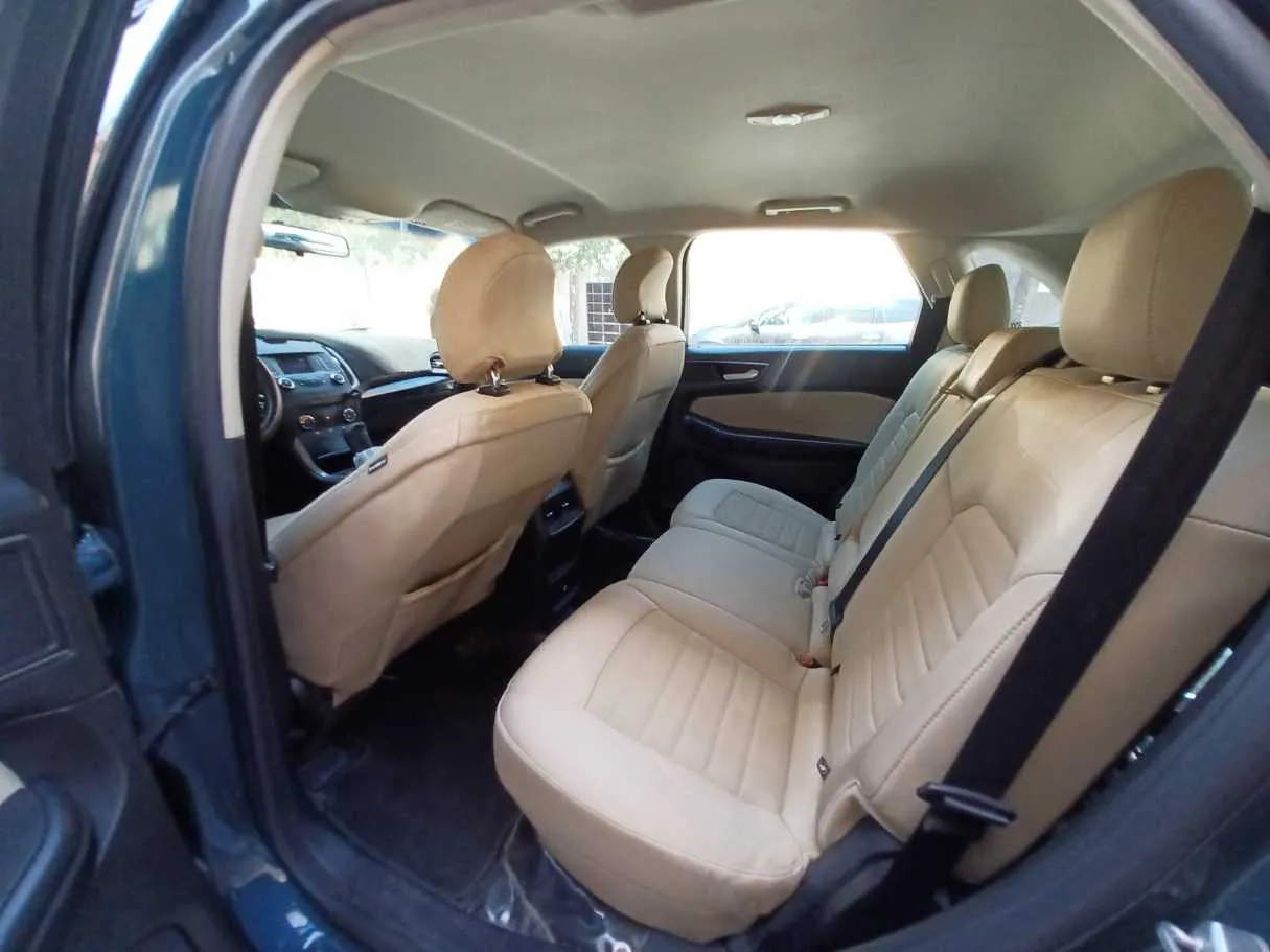 Car image 12
