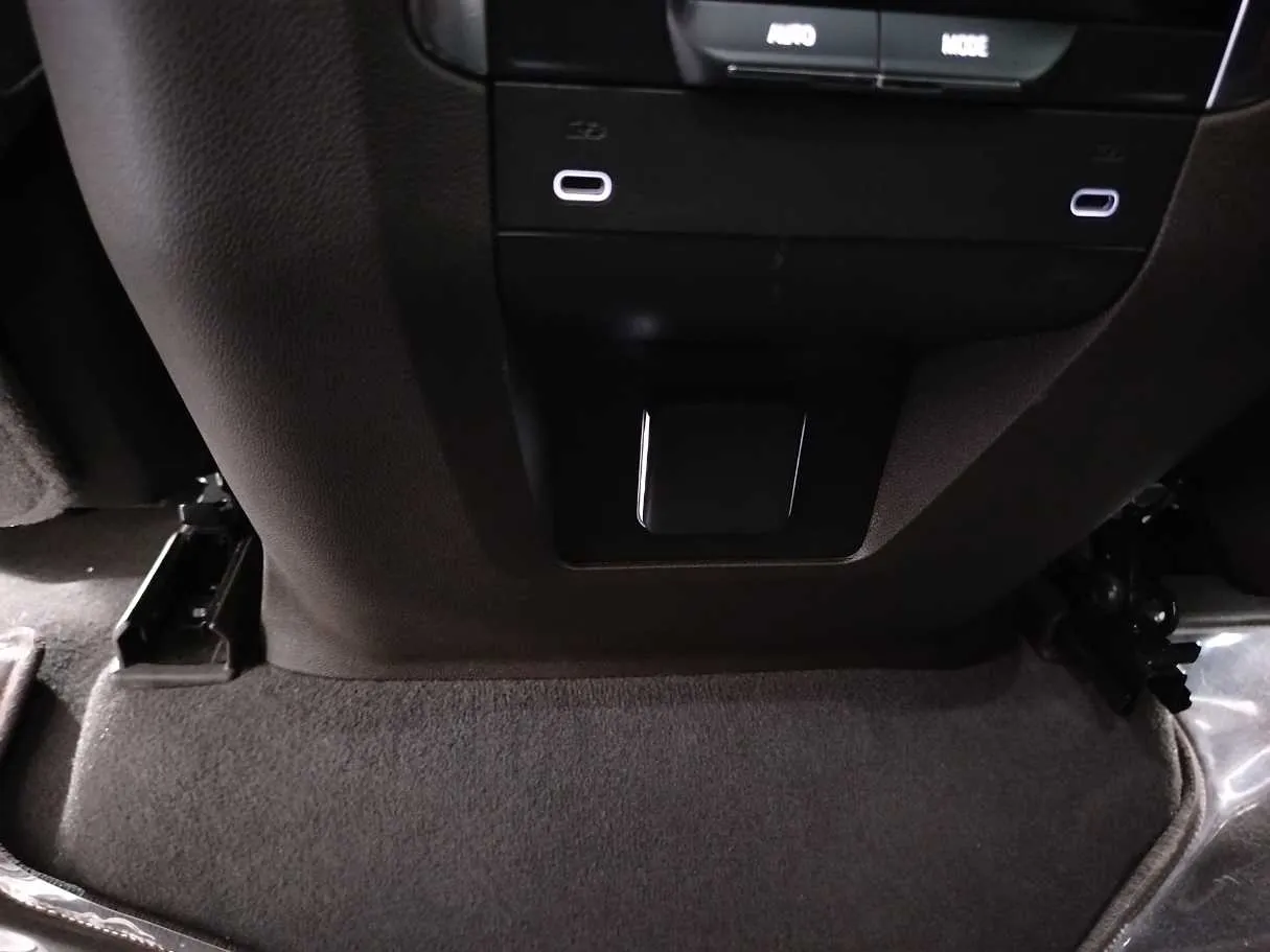 Car image 43