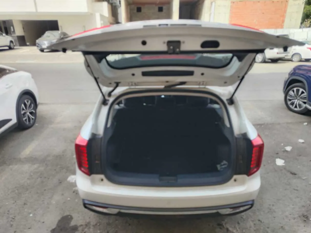 Car image 27
