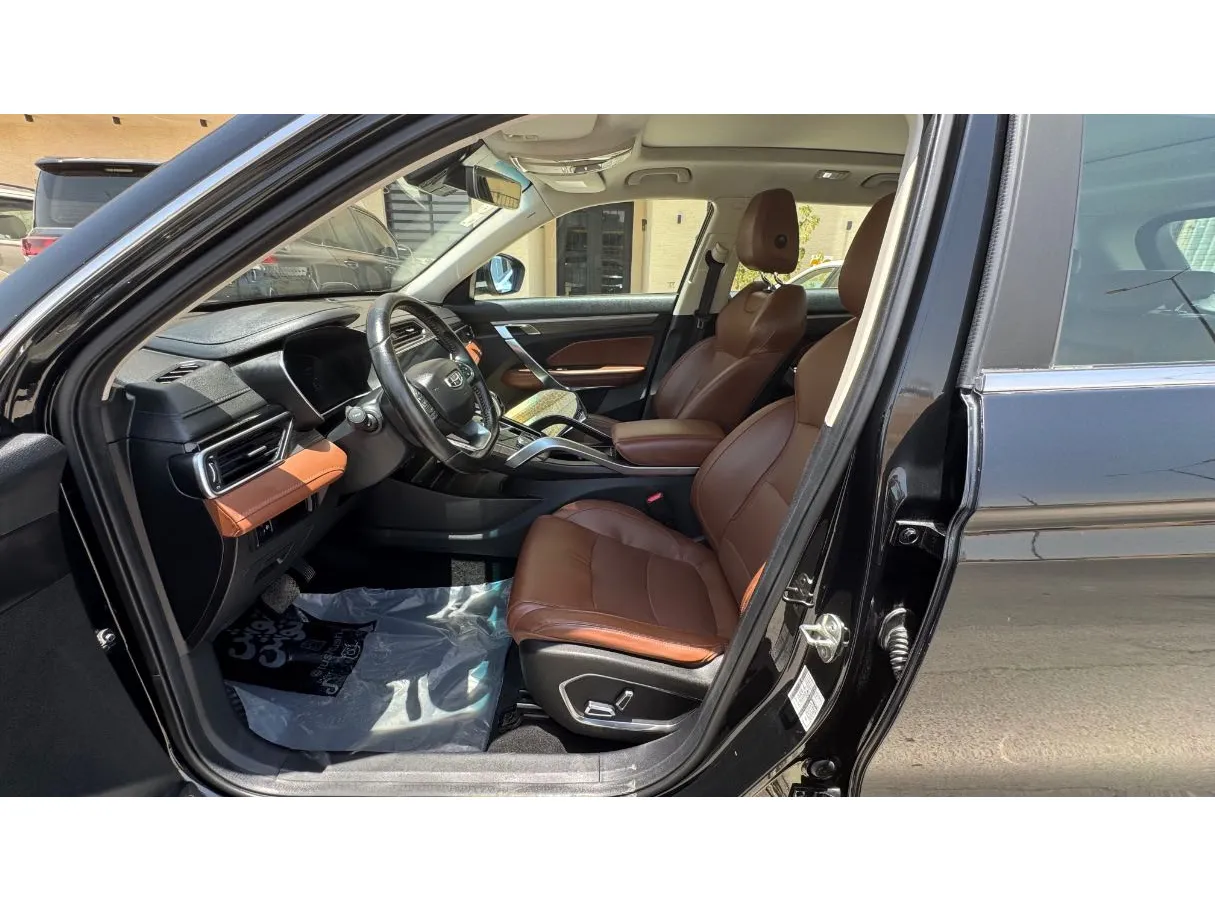 Car image 10