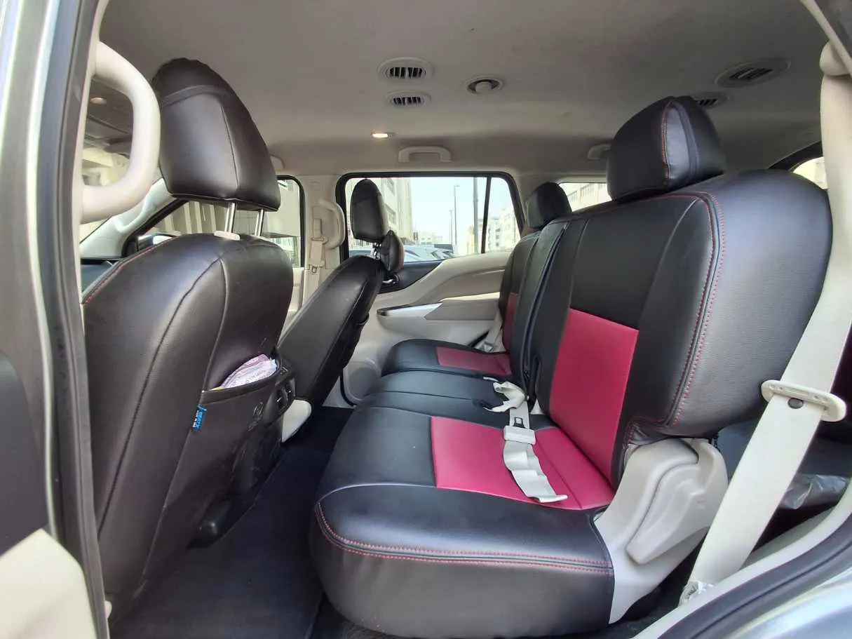 Car image 14