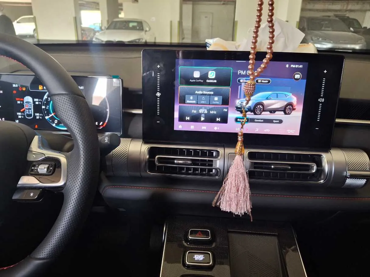 Car image 16