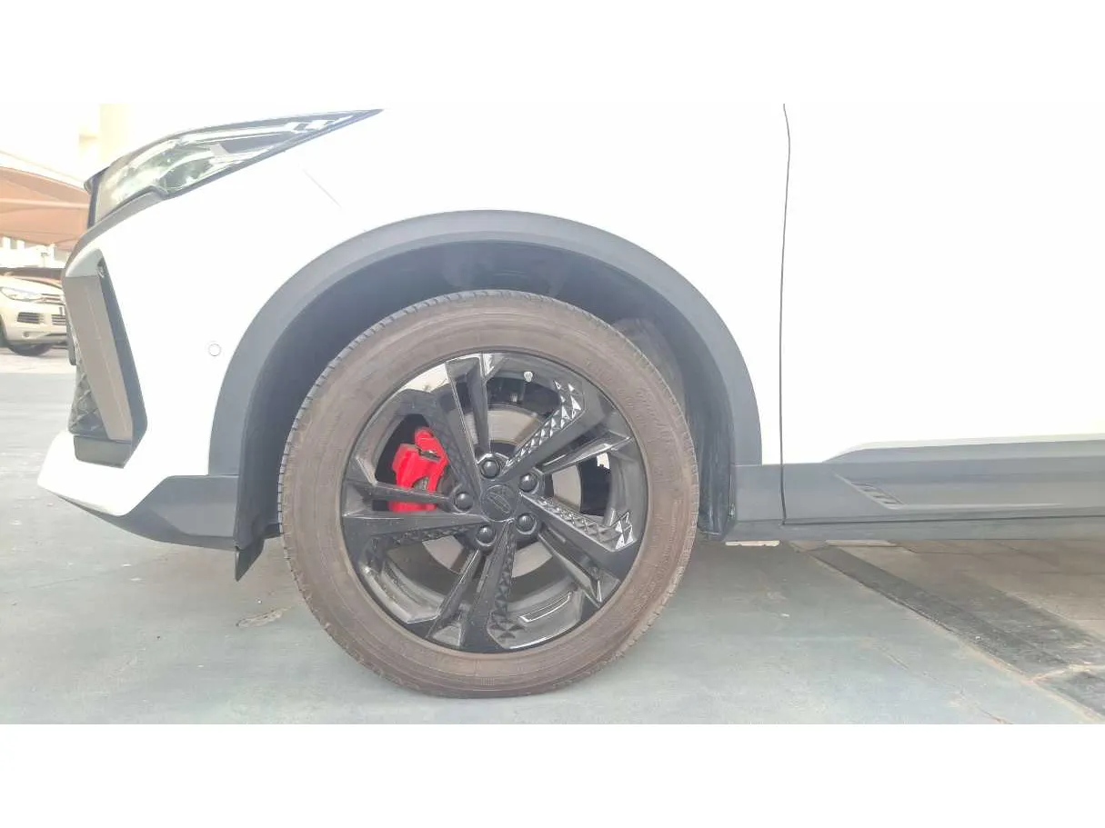 Car image 9