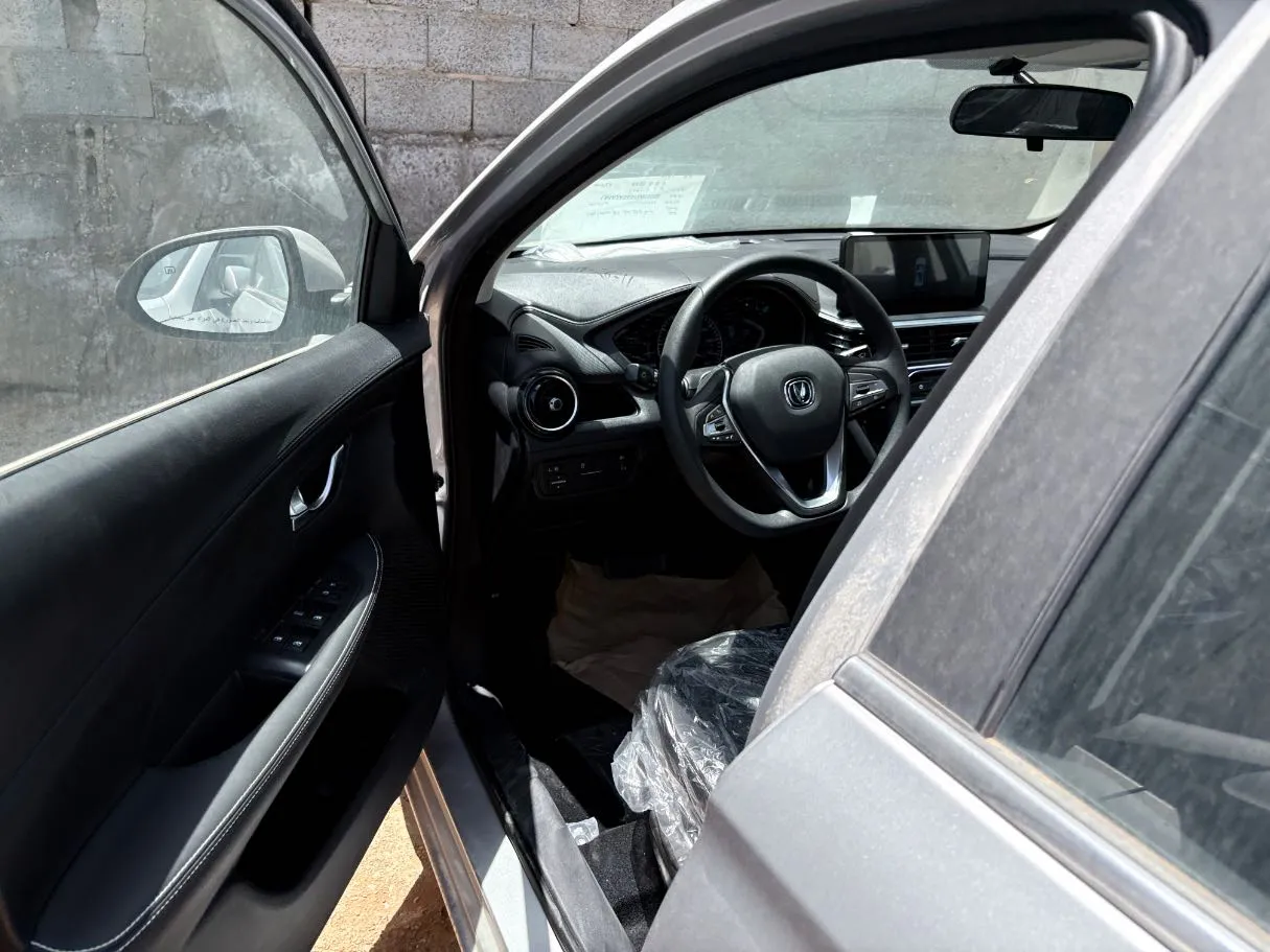 Car image 8