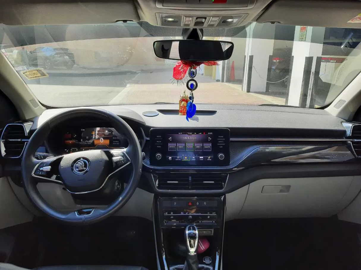 Car image 15