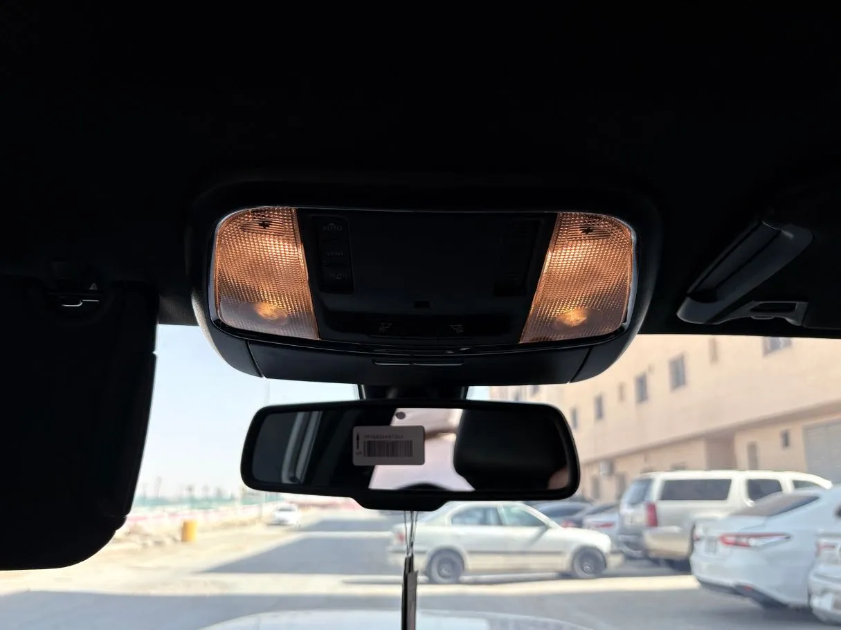 Car image 25