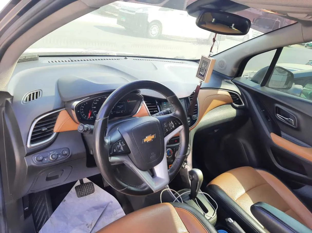 Car image 10