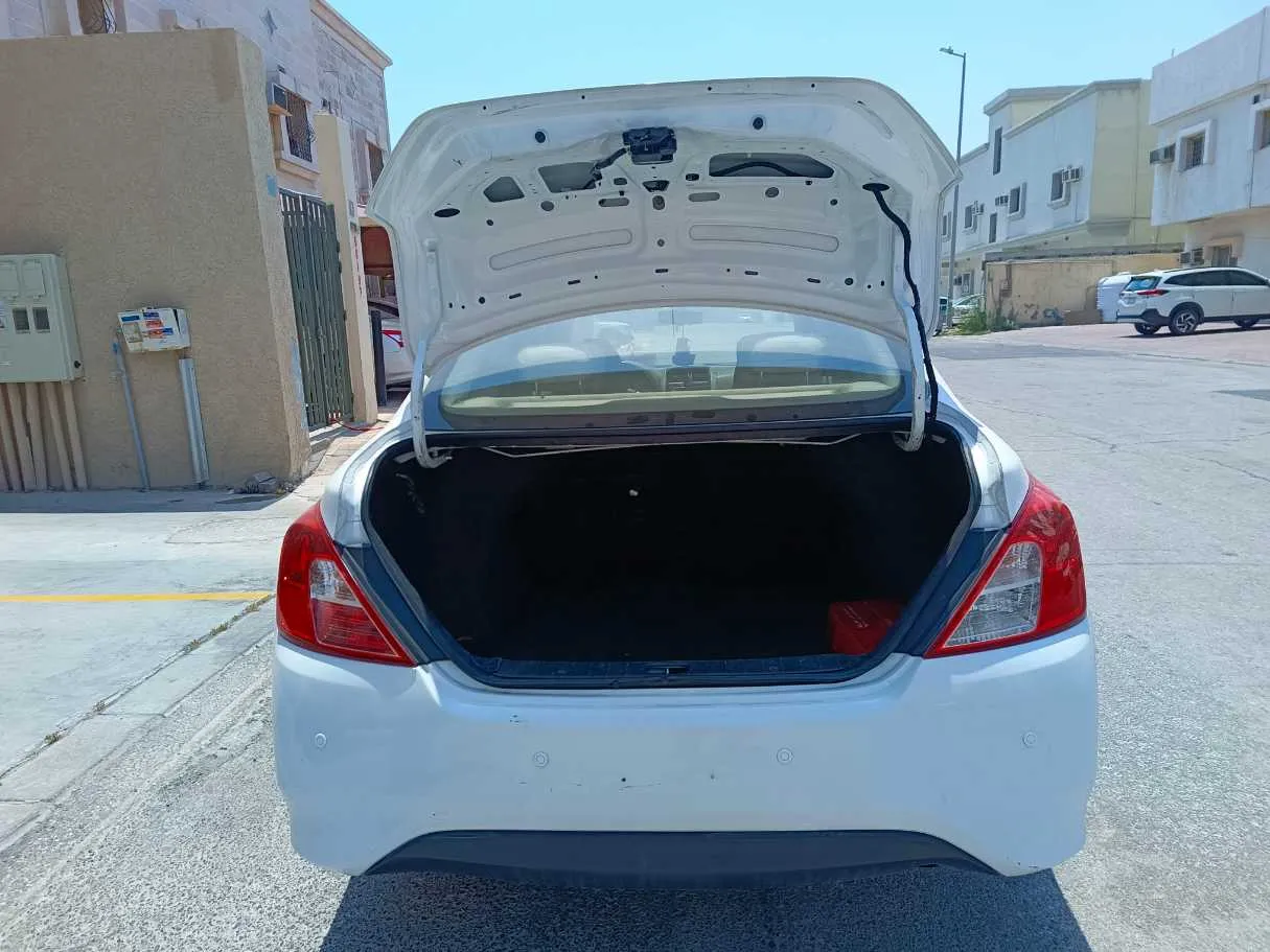 Car image 26