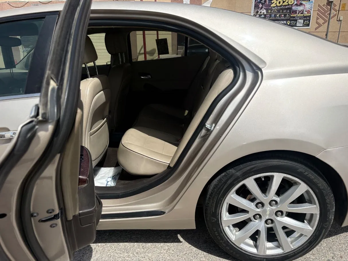 Car image 16